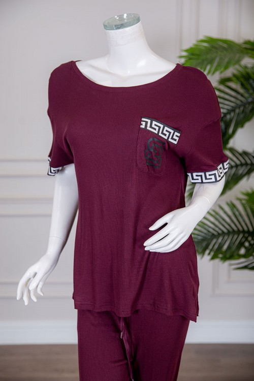 بيجاما نسائية قطعتين متعددة الألوان تيشيرت بياقة دائرية مزين بطبعات مع بنطلون طويل برباط في الخصر