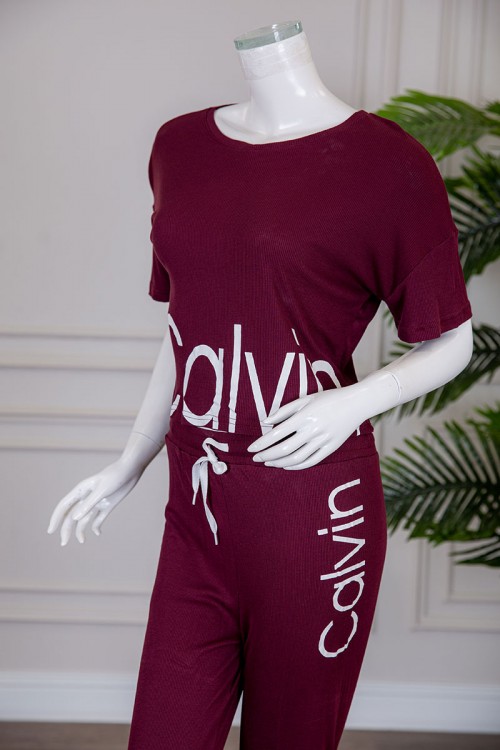 بيجاما نسائية قطعتين متعددة الألوان تيشيرت بياقة دائرية بكتابات من الأمام مع بنطلون طويل برباط في الخصر