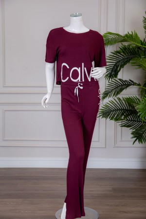 بيجاما نسائية قطعتين متعددة الألوان تيشيرت بياقة دائرية بكتابات من الأمام مع بنطلون طويل برباط في الخصر 