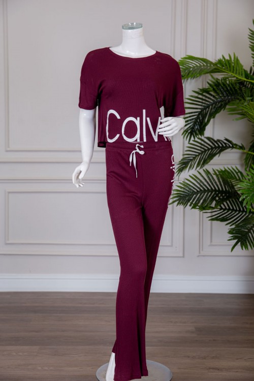 بيجاما نسائية قطعتين متعددة الألوان تيشيرت بياقة دائرية بكتابات من الأمام مع بنطلون طويل برباط في الخصر