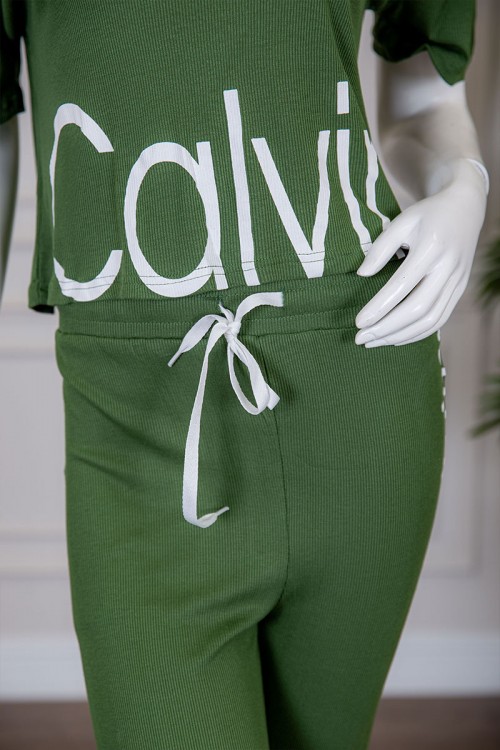 بيجاما نسائية قطعتين متعددة الألوان تيشيرت بياقة دائرية بكتابات من الأمام مع بنطلون طويل برباط في الخصر