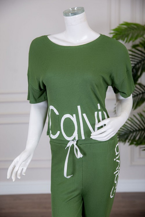 بيجاما نسائية قطعتين متعددة الألوان تيشيرت بياقة دائرية بكتابات من الأمام مع بنطلون طويل برباط في الخصر