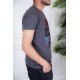 تيشيرت رجالي لون رصاصي مزين بكتابات و رسومات ملونة من الأمام