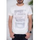 تيشيرت رجالي لون أبيض مزين برسومات و كتابات من الأمام