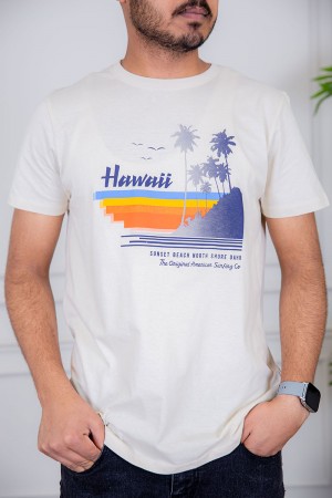 تيشيرت رجالي لون اوف وايت مزين بكتابات و رسومات ملونة من الأمام