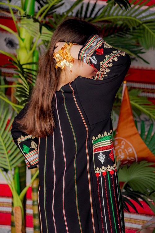 جلابية بناتي عسيري لون أسود بتطريز تراثي ملون من الأمام و الخلف