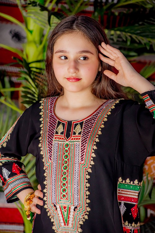 جلابية بناتي عسيري لون أسود بتطريز تراثي ملون من الأمام و الخلف