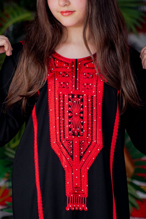 جلابية بناتي تراثي لون أسود بتطريز لون أحمر