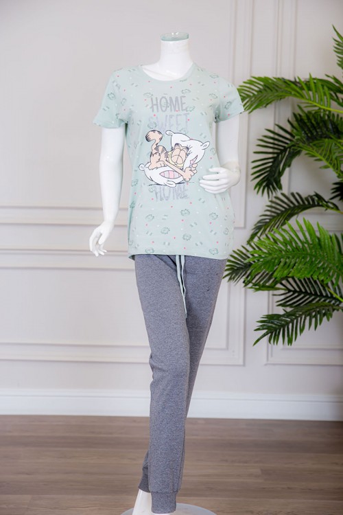 بيجاما نسائية قطعتين تيشيرت لون تيفاني فاتح بياقة دائرية مزينة بكتابات و رسومات من الأمام مع بنطلون طويل لون رصاصي برباط في الخصر