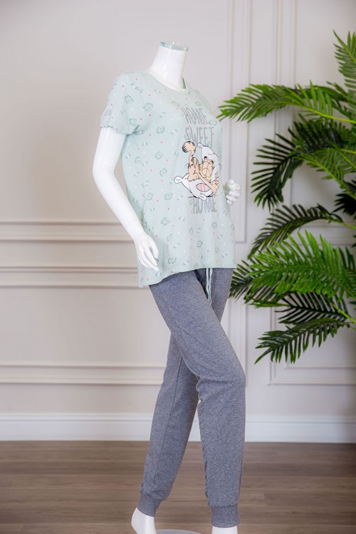 بيجاما نسائية قطعتين تيشيرت لون تيفاني فاتح بياقة دائرية مزينة بكتابات و رسومات من الأمام مع بنطلون طويل لون رصاصي برباط في الخصر