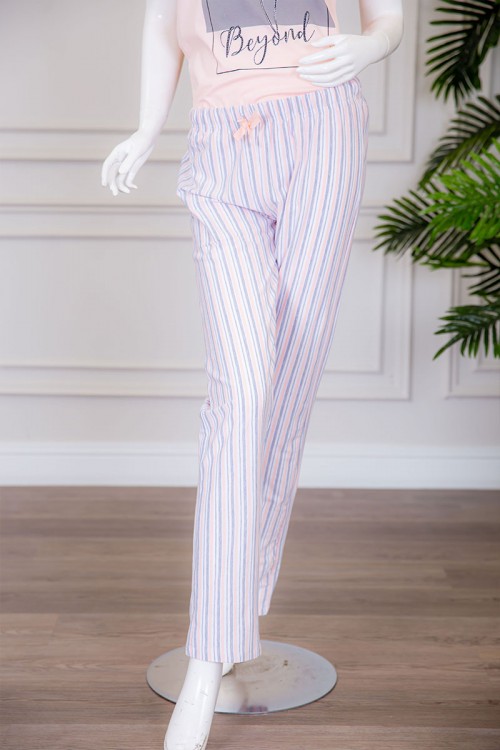 بيجاما نسائية قطعتين تيشيرت لون خربزي بياقة دائرية مزينة بكتابات و رسومات من الأمام مع بنطلون طويل مخطط برباط في الخصر