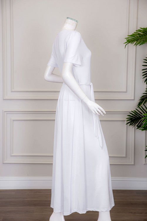 قميص نسائي طويل لون أبيض بياقة دائرية و أكمام قصيرة و رباط في الخصر