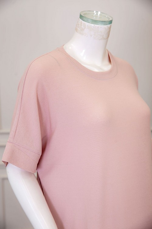 قميص نسائي لون أزرق مزين بنقوش صغيرة ياقة قصة سبعة و أكمام ميدي