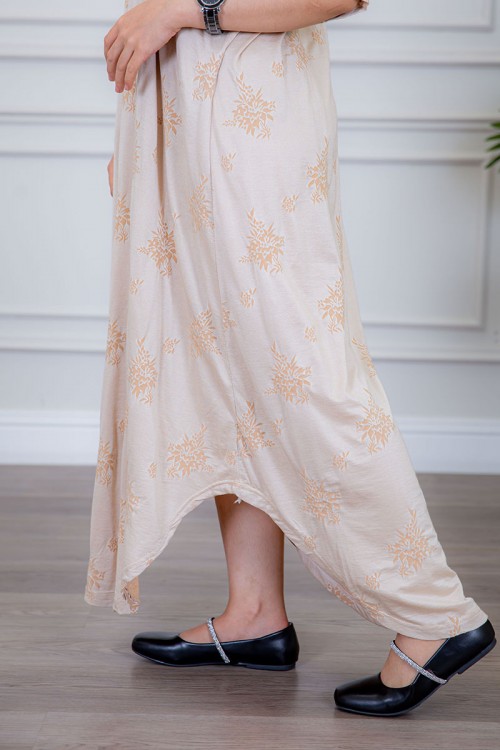 قميص نسائي لون روز مزين بنقوش صغيرة ياقة قصة دائرية و أكمام ميدي