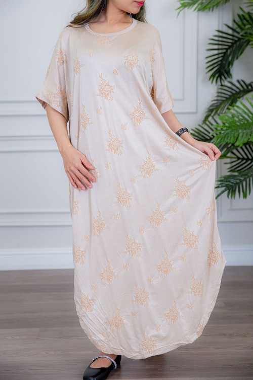 قميص نسائي لون روز مزين بنقوش صغيرة ياقة قصة دائرية و أكمام ميدي