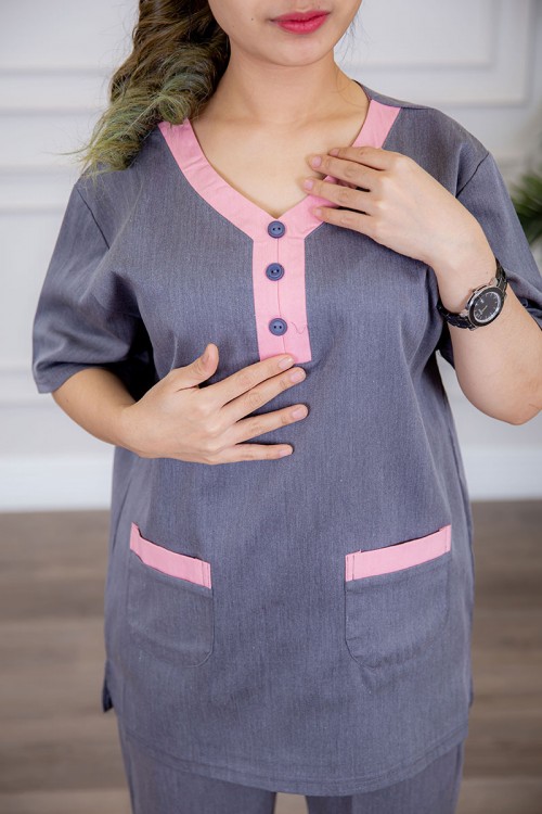 زي عاملة قطعتين متعددة الألوان بلوزة بياقة قصة سبعة بأزرار و جيوب من الأمام ذو أكمام ميدي و بنطلون طويل