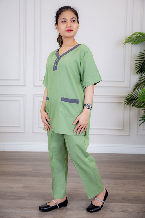 زي عاملة قطعتين متعددة الألوان بلوزة بياقة قصة سبعة بأزرار و جيوب من الأمام ذو أكمام ميدي و بنطلون طويل