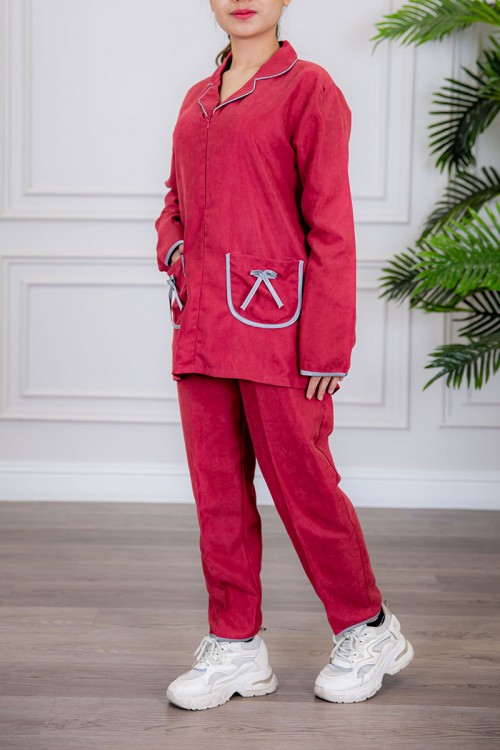 زي عاملة قطعتين متعددة الألوان بلوزة بياقة مطوية سحاب مخفي و جيوب من الأمام مزينة بفيونكة ذو أكمام طويلة و بنطلون طويل