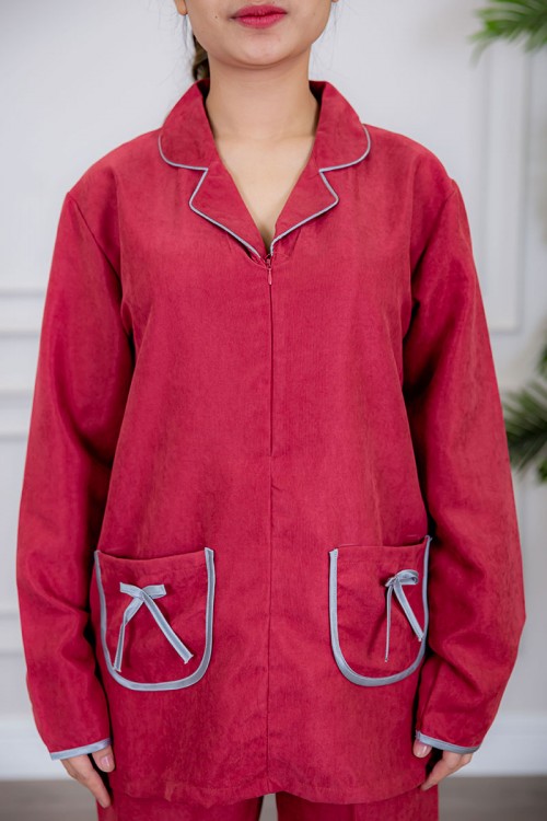 زي عاملة قطعتين متعددة الألوان بلوزة بياقة مطوية سحاب مخفي و جيوب من الأمام مزينة بفيونكة ذو أكمام طويلة و بنطلون طويل