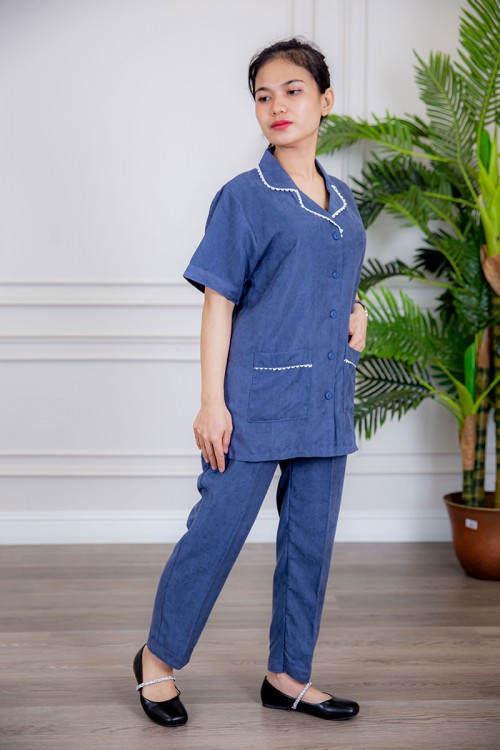 زي عاملة قطعتين متعددة الألوان بلوزة بياقة مطوية جيوب و أزرار من الأمام ذو أكمام قصيرة و بنطلون طويل