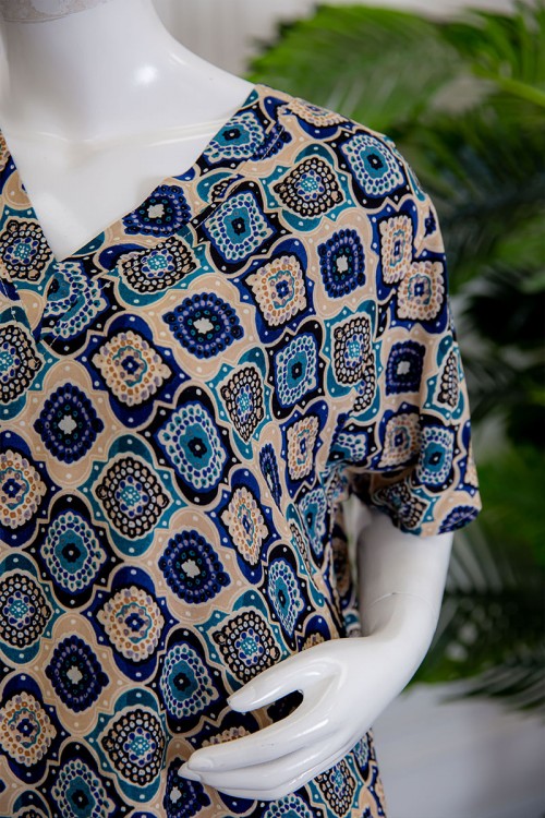 قميص نسائي ميدي بطبعات ملونة ياقة قصة سبعة ذو أكمام قصيرة