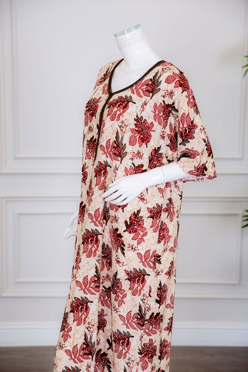 قميص نسائي طويل لون بيج مشجر بياقة كلفة مطرزة ذو أكمام ميدي