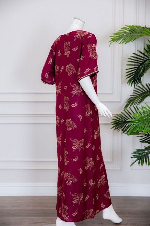 قميص نسائي طويل لون عودي مزين برسومات و بياقة كلفة مطرزة ذو أكمام ميدي