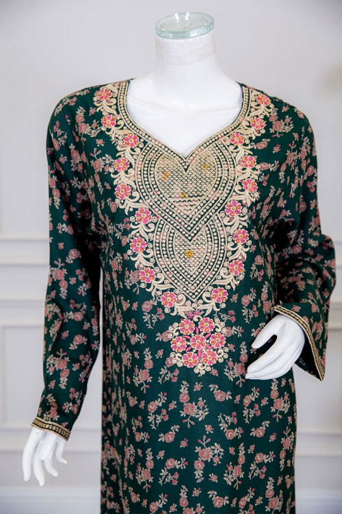 قميص نسائي طويل لون زيتي مشجر بياقة كلفة مطرزة ذو أكمام طويلة