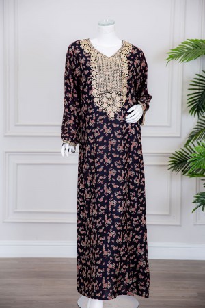 قميص نسائي طويل لون أسود مشجر بياقة كلفة مطرزة ذو أكمام طويلة