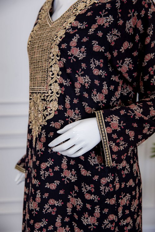 قميص نسائي طويل لون أسود مشجر بياقة كلفة مطرزة ذو أكمام طويلة