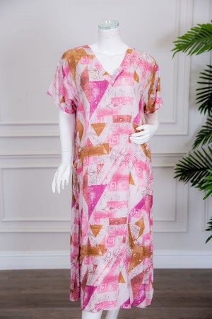 قميص نسائي ميدي ملون مزين بأشكال هندسية ياقة قصة سبعة و أكمام قصيرة