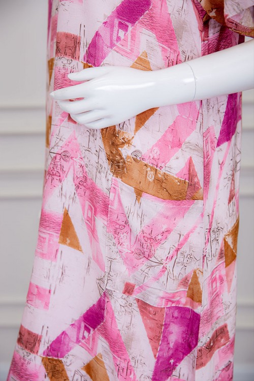 قميص نسائي طويل لون أسود مشجر بياقة كلفة مطرزة ذو أكمام طويلة