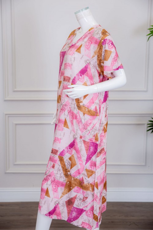 قميص نسائي طويل لون أسود مشجر بياقة كلفة مطرزة ذو أكمام طويلة