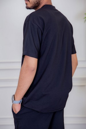 تيشيرت رجالي لون أسود مزين بكتابات من الأمام 