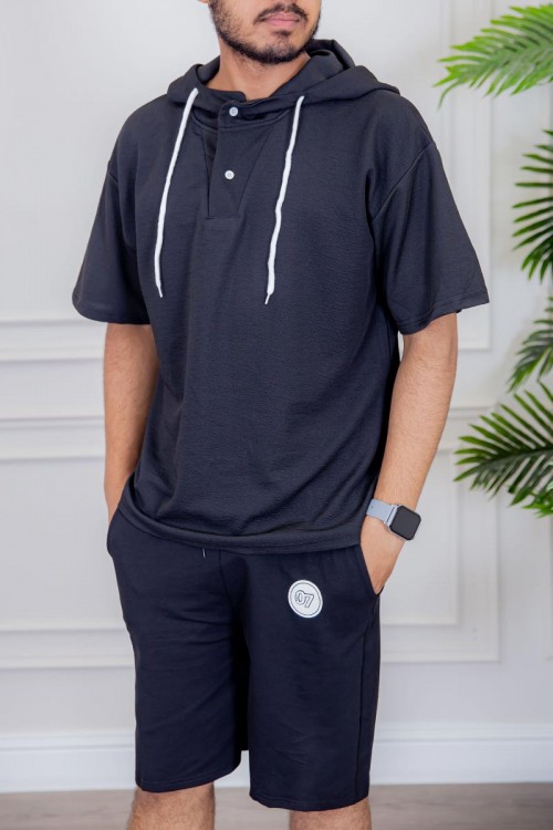 تيشيرت رجالي لون أسود ياقة بقبعة و برباط و أزرار من الأمام