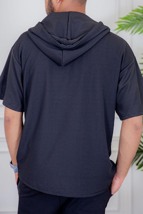 تيشيرت رجالي لون أسود ياقة بقبعة و برباط و أزرار من الأمام