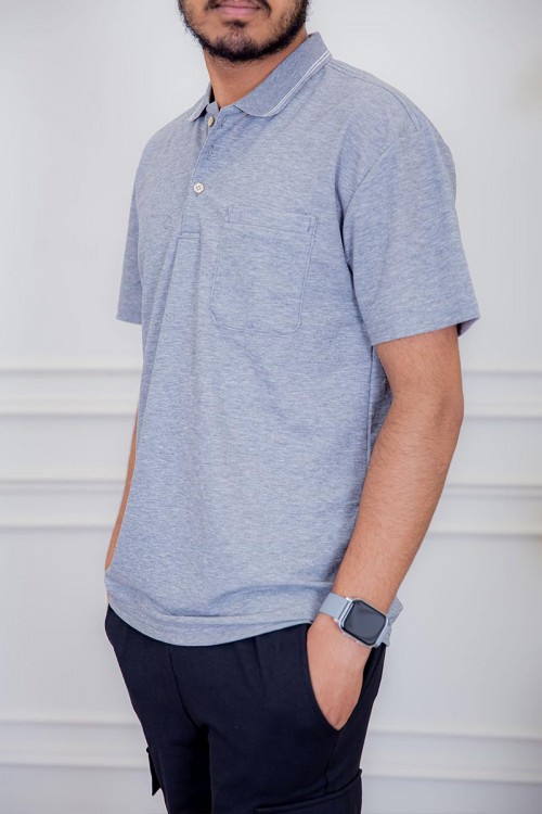 تيشيرت رجالي لون رمادي بياقة مطوية و أزرار من الأمام