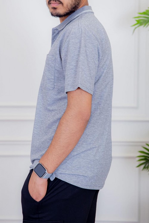 تيشيرت رجالي لون رمادي بياقة مطوية و أزرار من الأمام