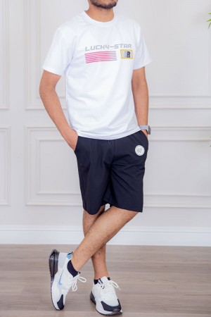 تيشيرت رجالي لون أبيض مزين بكتابات و رسومات ملونة من الأمام