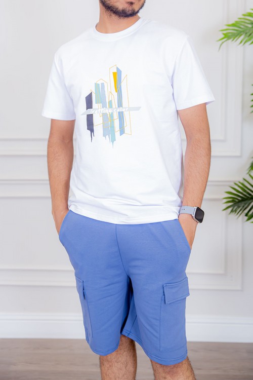 تيشيرت رجالي لون أبيض مزين بكتابات و رسومات ملونة من الأمام