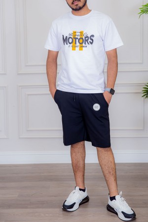 تيشيرت رجالي لون أبيض مزين بكتابات و رسومات ملونة من الأمام