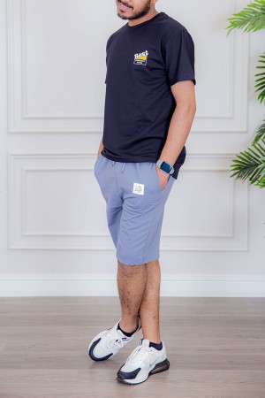 تيشيرت رجالي لون أسود مزين بكتابات و رسومات ملونة من الأمام