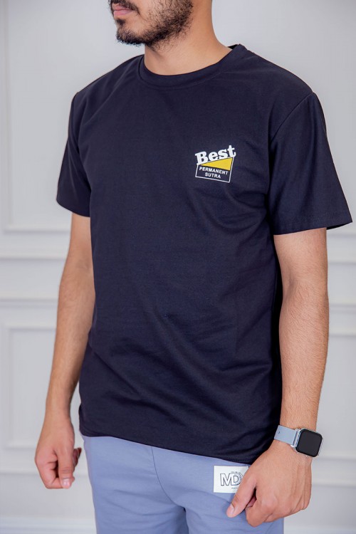 تيشيرت رجالي لون أسود مزين بكتابات و رسومات ملونة من الأمام