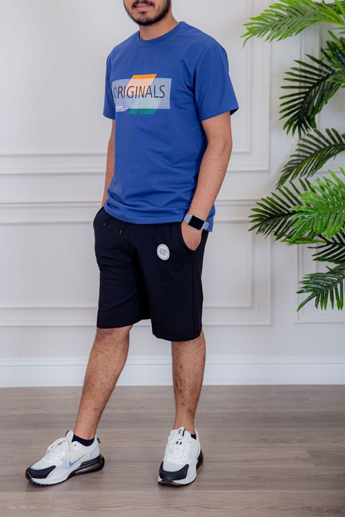 تيشيرت رجالي لون أزرق مزين بكتابات و رسومات ملونة من الأمام