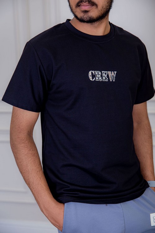 تيشيرت رجالي لون أسود مزين بكتابات و رسومات من الأمام