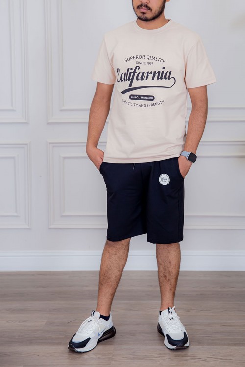 تيشيرت رجالي لون بيج مزين بكتابات من الأمام