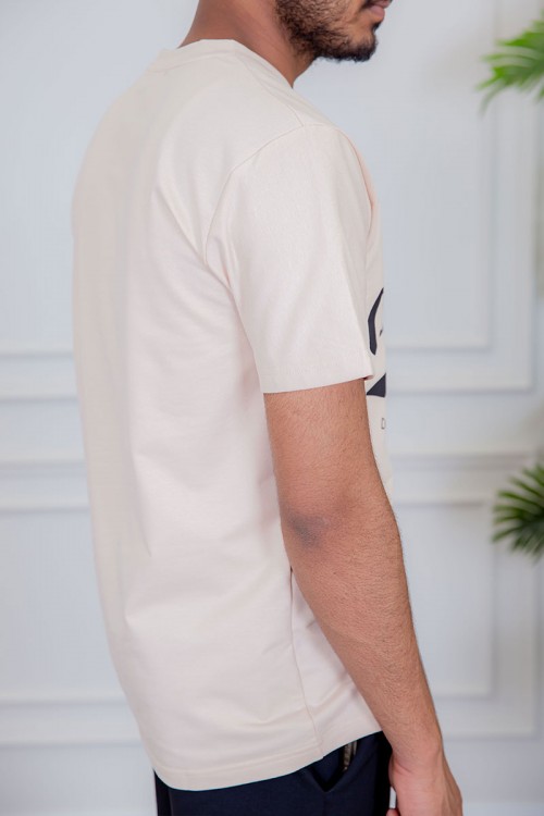 تيشيرت رجالي لون بيج مزين بكتابات من الأمام