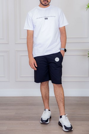 تيشيرت رجالي لون أبيض مزين بكتابات ملونة من الأمام