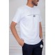 تيشيرت رجالي لون أبيض مزين بكتابات ملونة من الأمام