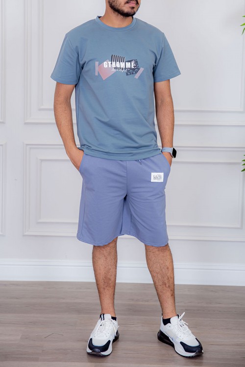 تيشيرت رجالي لون سماوي مزين بكتابات و رسومات ملونة من الأمام و الخلف